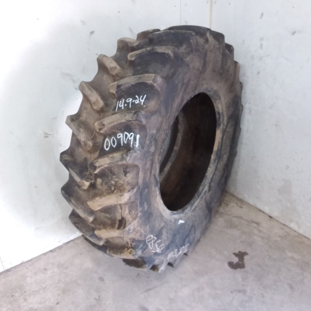 14.9/-24 Firestone Super All Traction II 23 R-1 , D (8 Ply) 80%