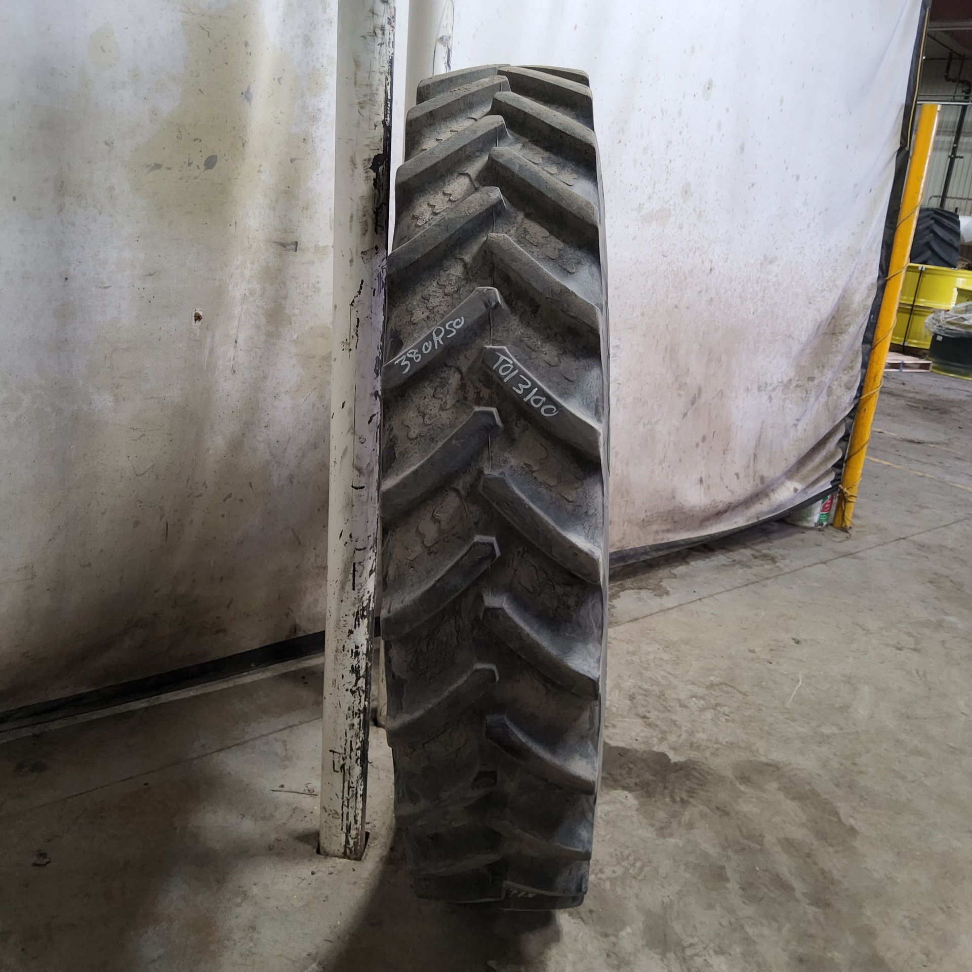 Used380 90R50 BKT Tires Agrimax RT 945 R 1W Agricultural Tires For