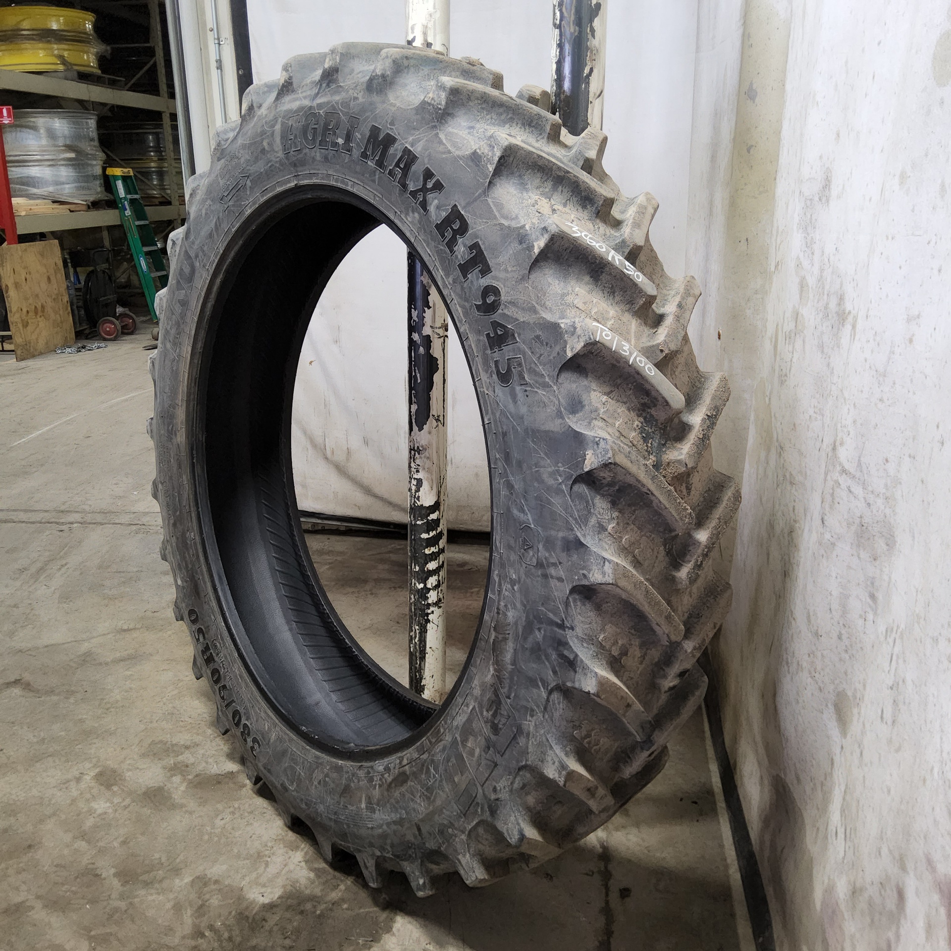 Used R Bkt Tires Agrimax Rt R W Agricultural Tires For