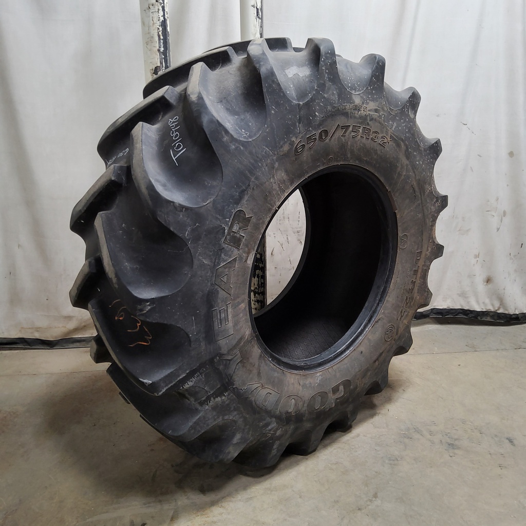 USED 650/75R32 Goodyear Farm DT822 Radial R-1W 172A8 85% for Sale