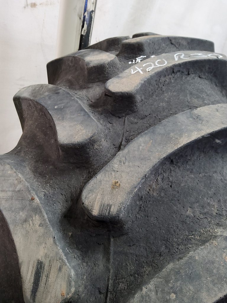420/90R30 Firestone Radial All Traction FWD R-1 on Case IH Silver Mist 8-Hole Waffle Wheel (Groups of 2 bolts) 60%