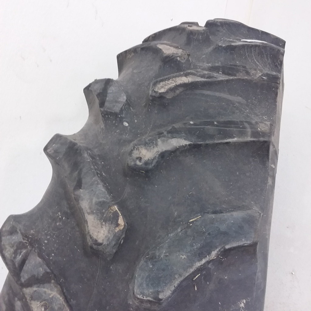 14.9/R46 Goodyear Farm Dyna Torque Radial R-1 142 A8 60%