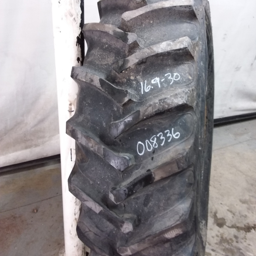 16.9/-30 Samson Farm Rear Agri-Track R-1+ (R-1C), C (6 Ply) 90%