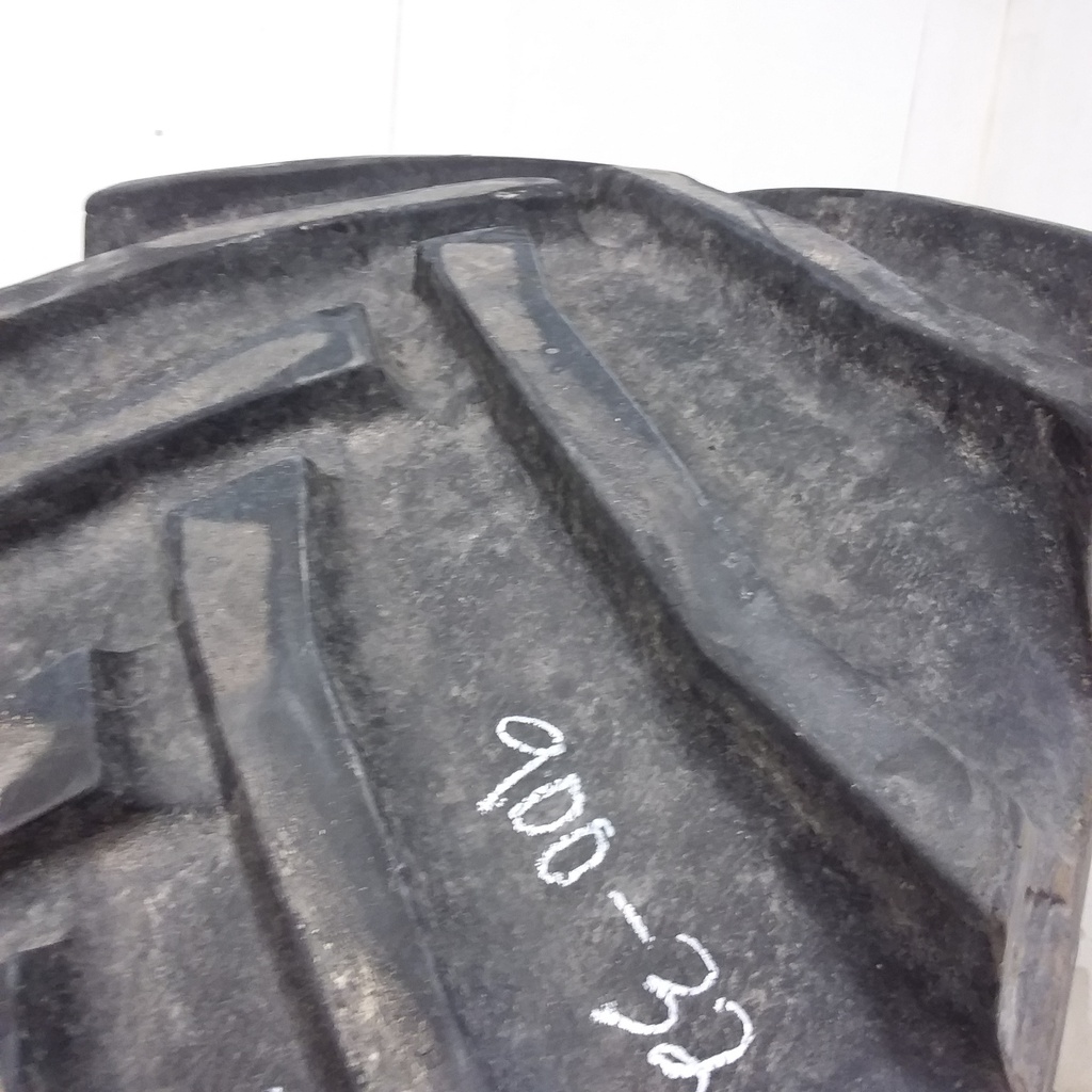 900/60-32 Trelleborg T414 R-1W 176 A8 80%
