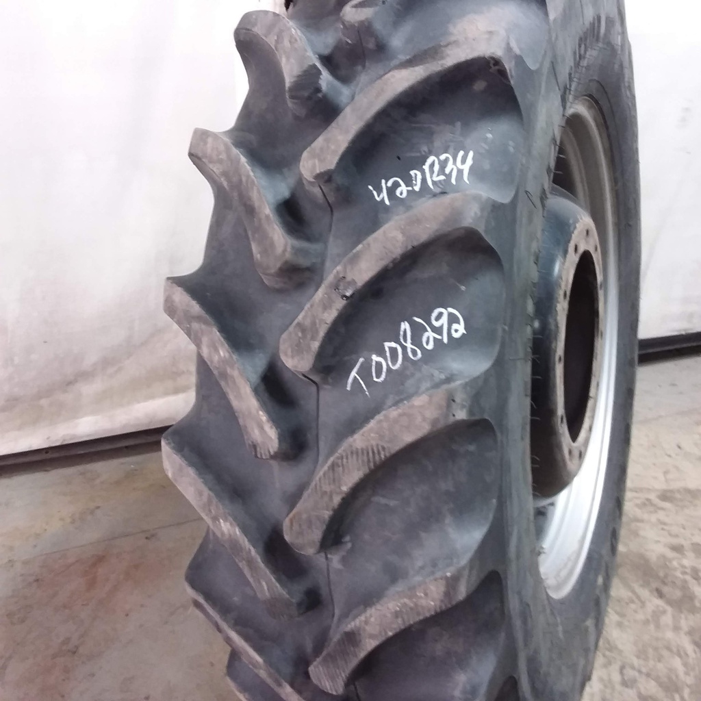 420/85R34 Firestone Radial All Traction DT R-1W on Case IH Silver Mist/Black 12-Hole Waffle Wheel (Groups of 2 bolts) 95%
