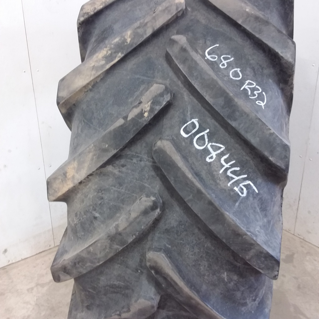 680/75R32 Michelin XM28 R-1W 164 A8 50%