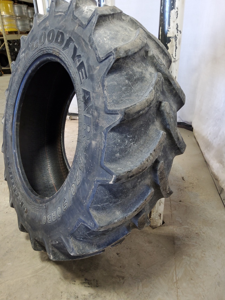 420/90R30 Goodyear Farm DT800 Optitrac R-1W 147 B 50%