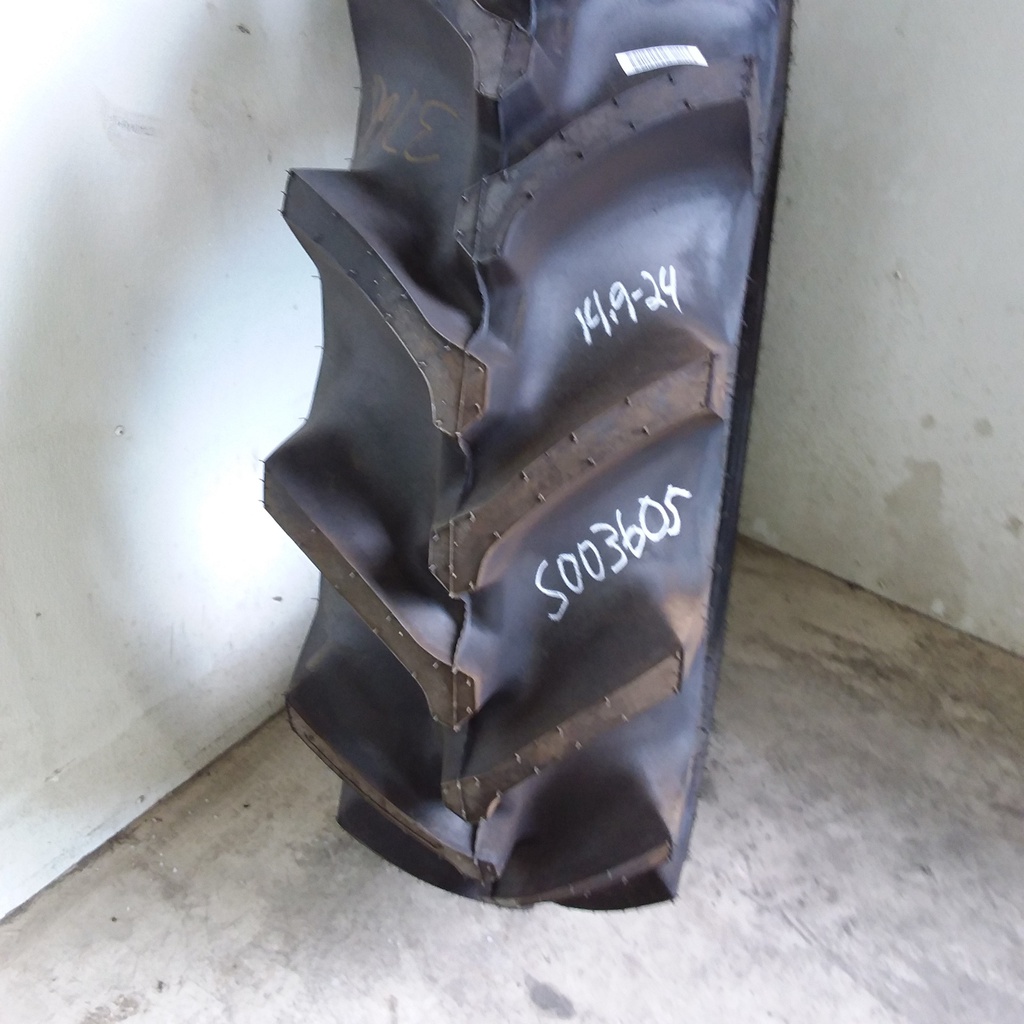 14.9/-24 Firestone Champion Spade Grip R-2, F (12 Ply) 99%
