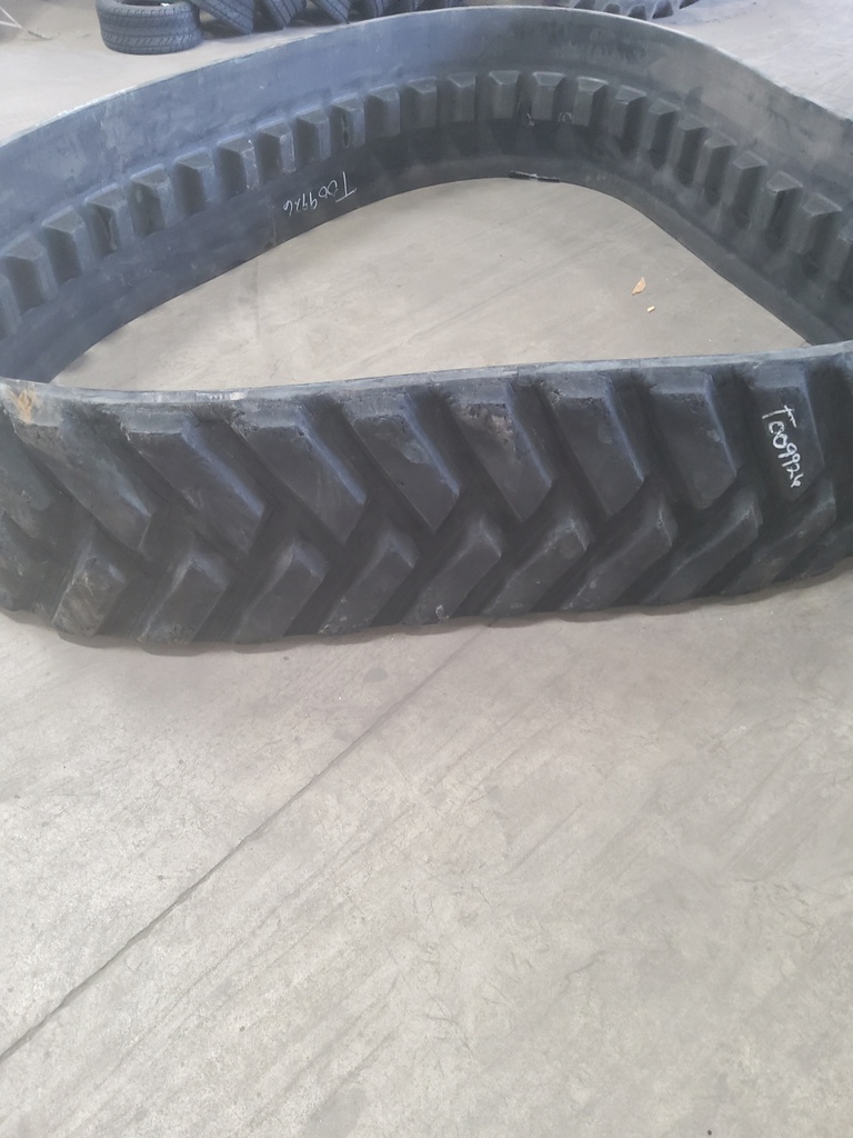 21" Camso 3500 Case IH Rowtrac 85%