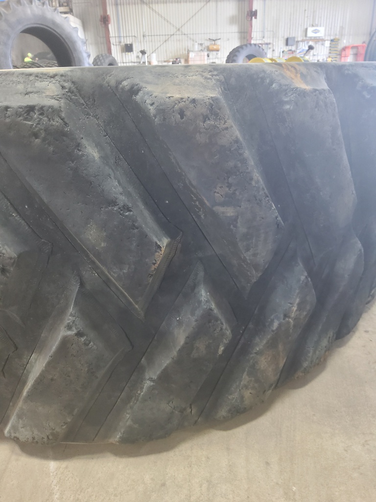 21" Camso 3500 Case IH Rowtrac 85%