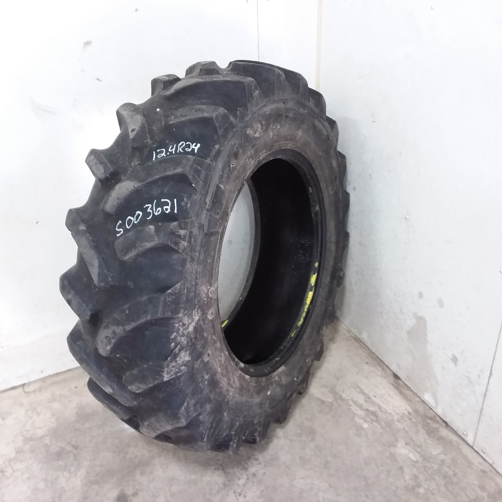 12.4/R24 Goodyear Farm Dyna Torque Radial II R-1 122 B 50%