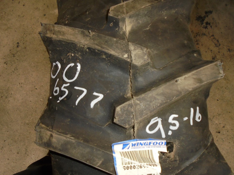 9.5/-16 Superstrong All Traction Field and Road R-1, C (6 Ply) 99%