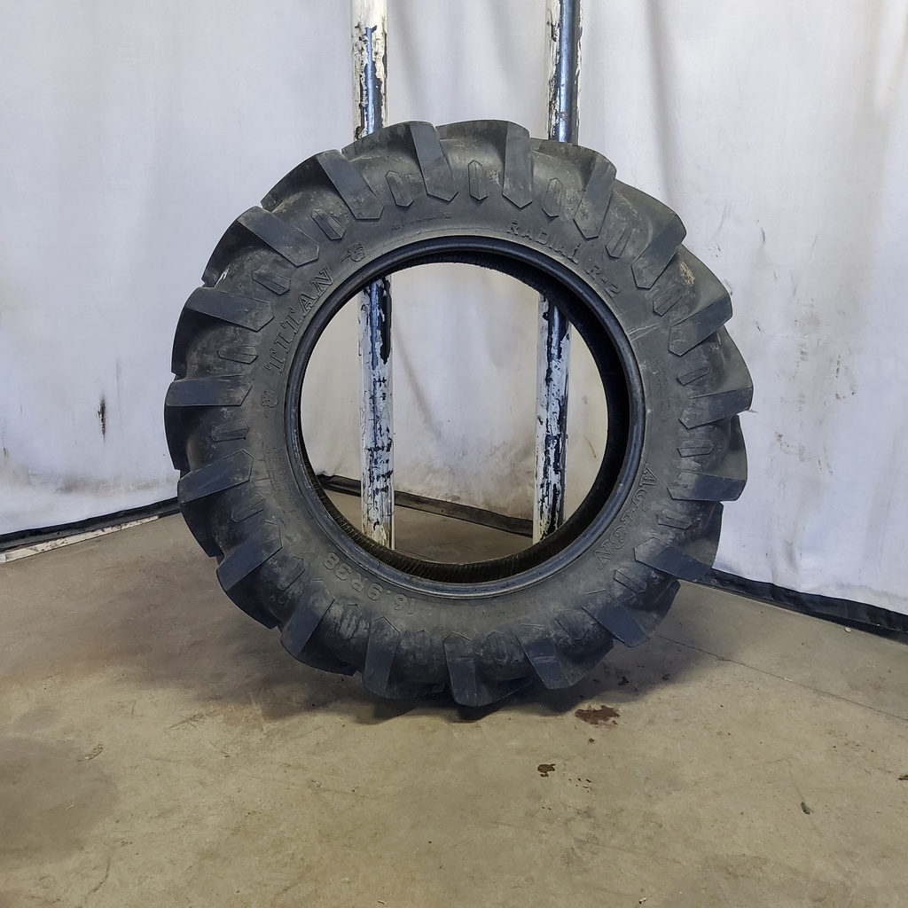 16.9/R38 Titan Farm AG48N Radial R-2 1* 65%