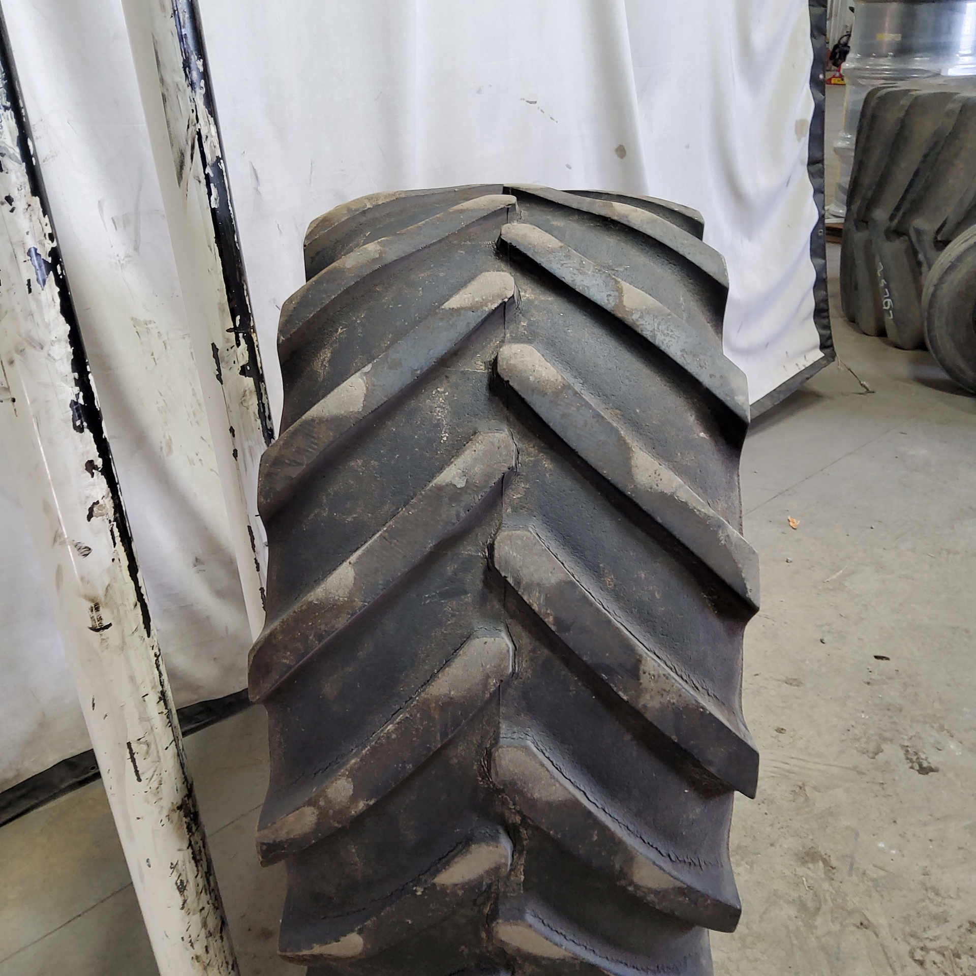 Used600/65R28 Michelin MachXBib R1W Agricultural Tires for Sales NTS