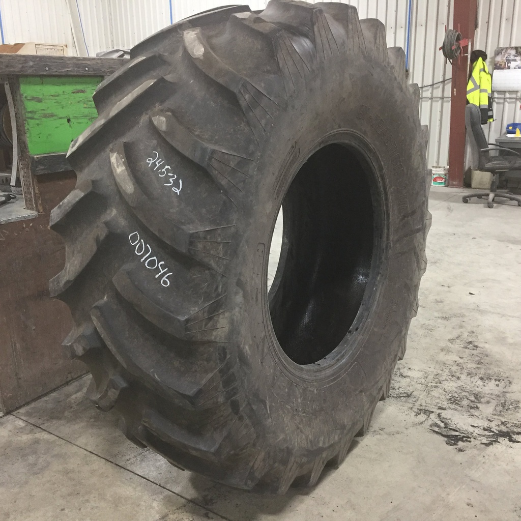 24.5/-32 Titan Farm Hi Traction Lug R-1, G (14 Ply) 85%