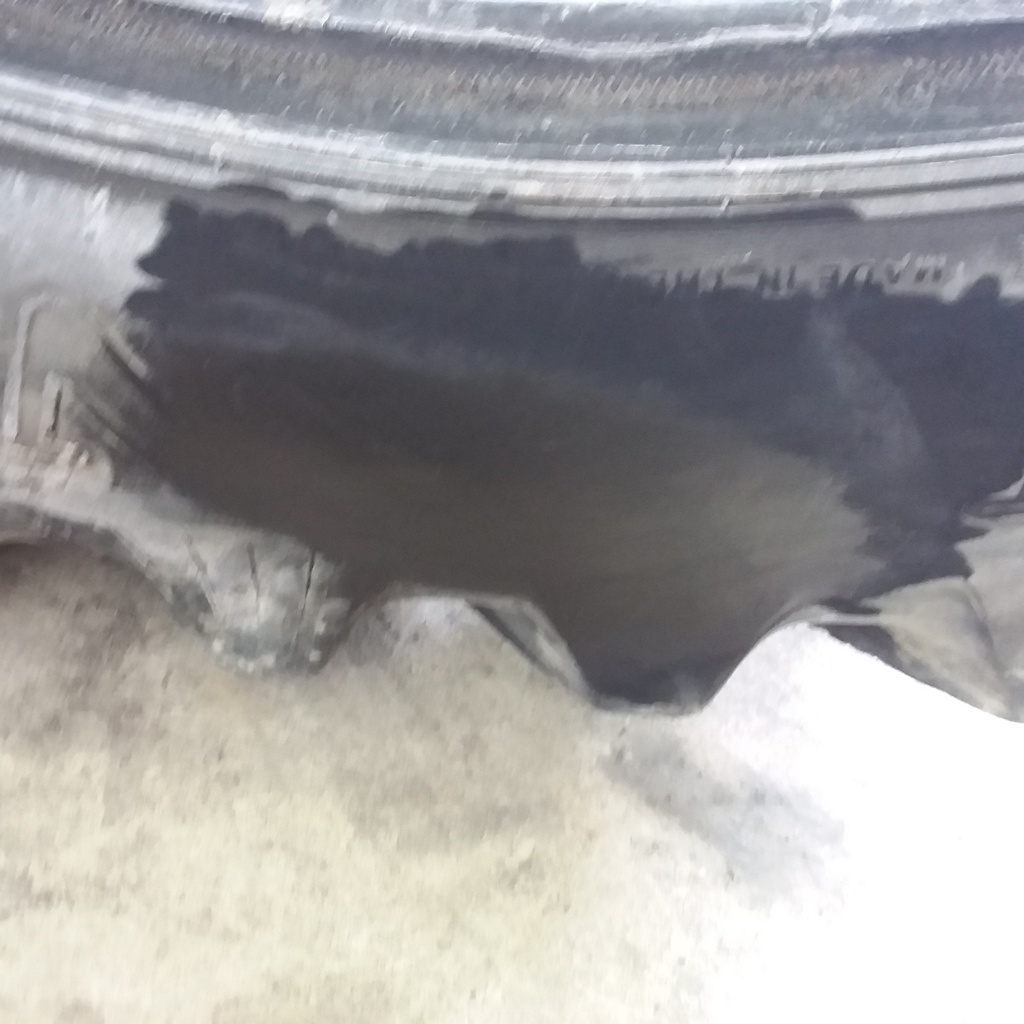 14.9/R46 Titan Farm Hi Traction Lug Radial R-1 142 B 70%