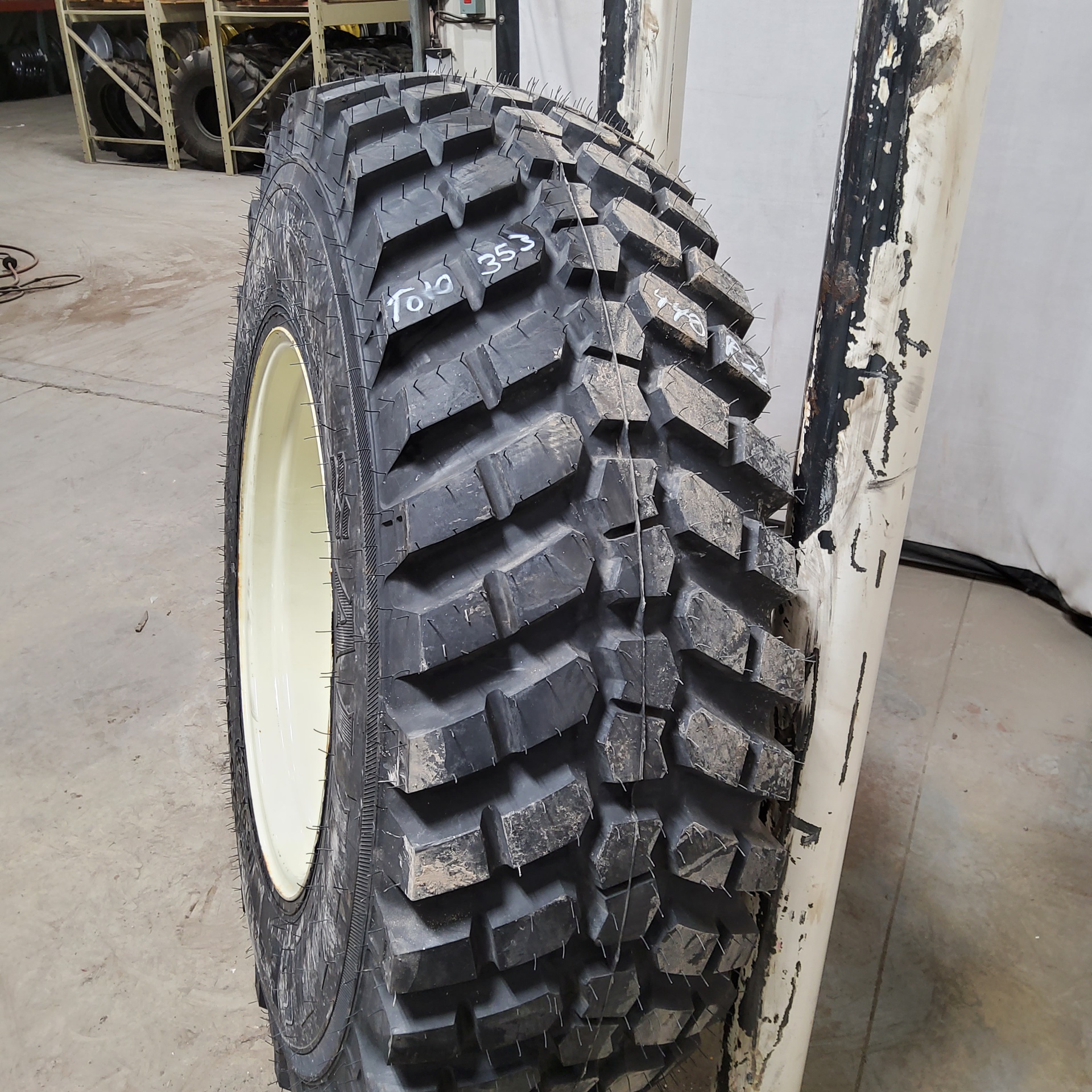 Alliance 550 Multi Use Tire | 365/70R18 143A8 Alliance 550 Multi-Use ...