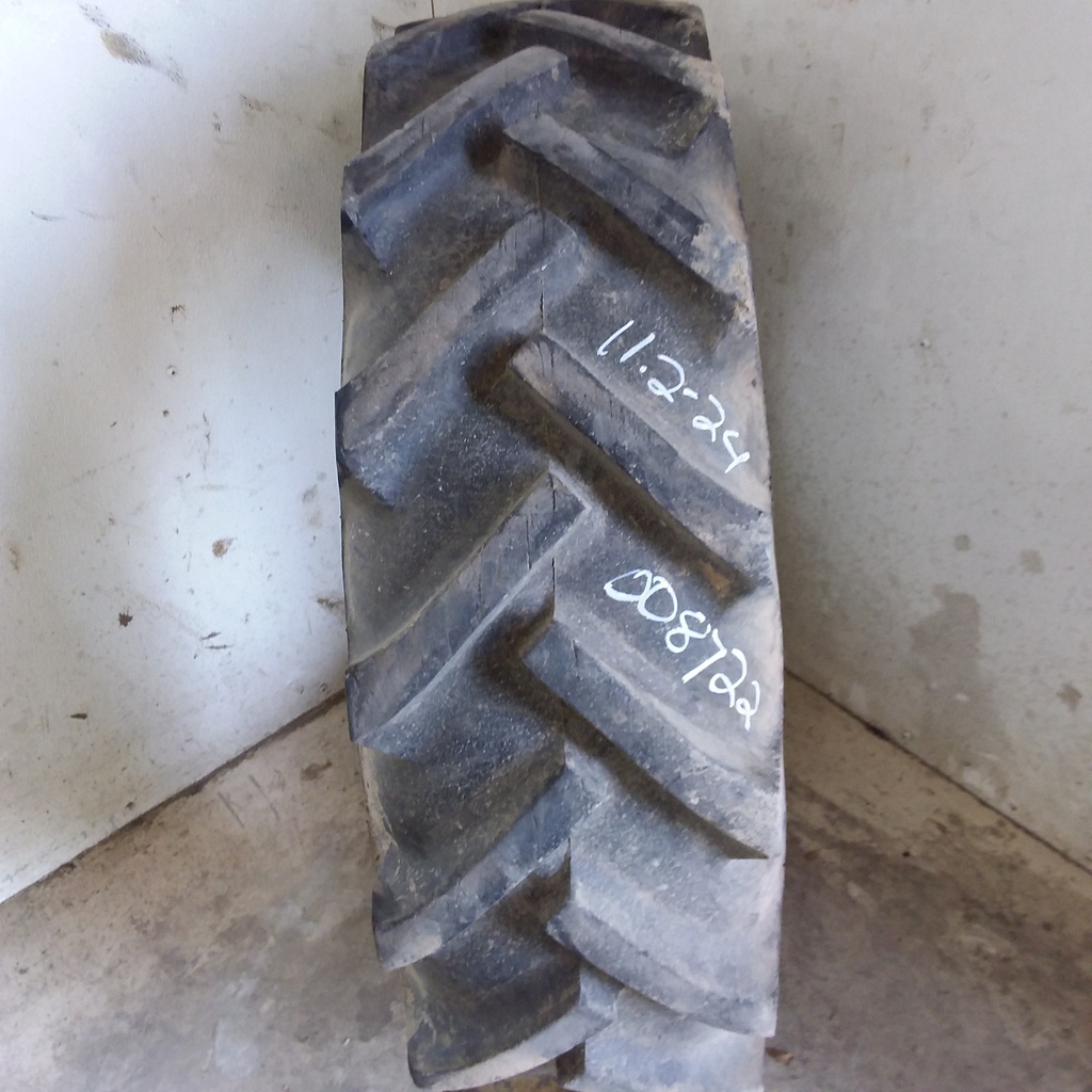 11.2/-24 Kumho 522IR R-1 103 A8, B (4 Ply) 90%
