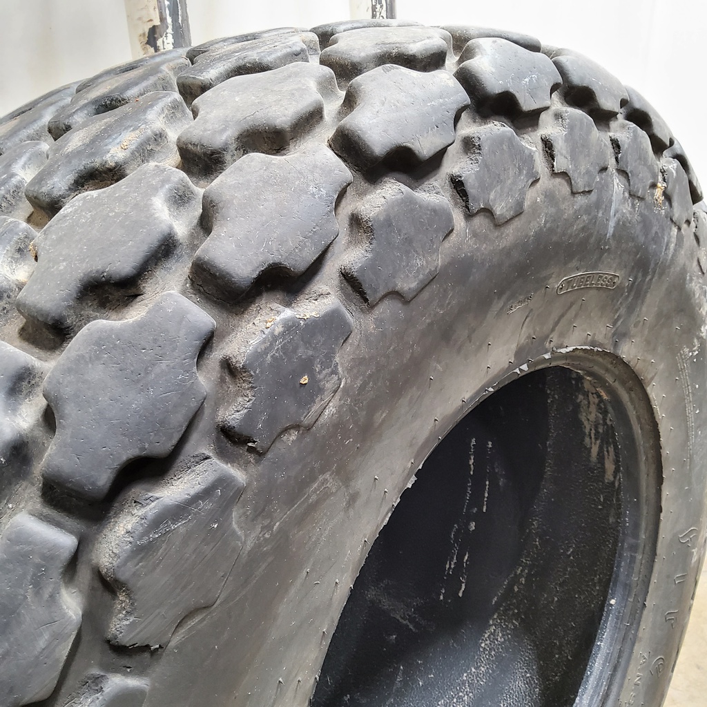 30.5/L-32 Firestone All Non-Skid Tractor R-3, G (14 Ply) 85%