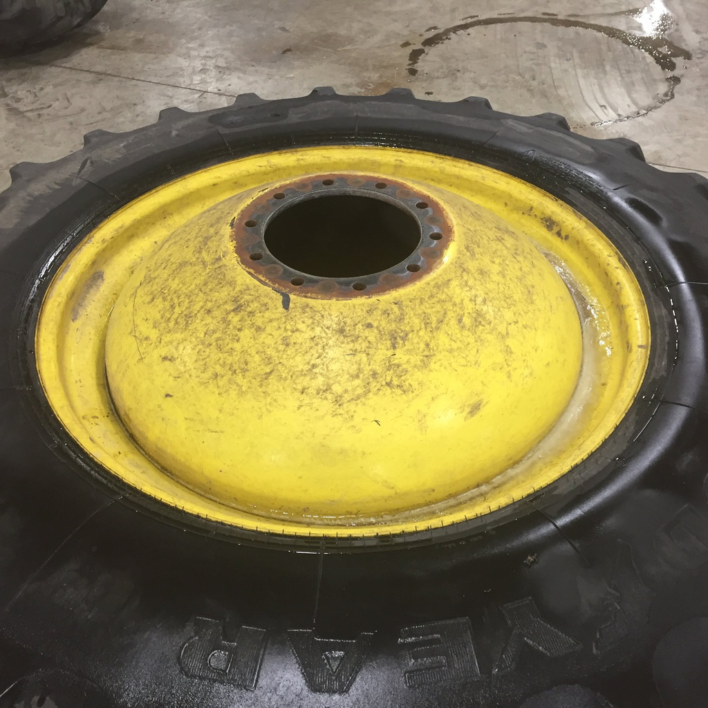 520/85R42 Goodyear Farm UltraTorque Radial R-1 on John Deere Yellow 10-Hole Dolly Dual 70%