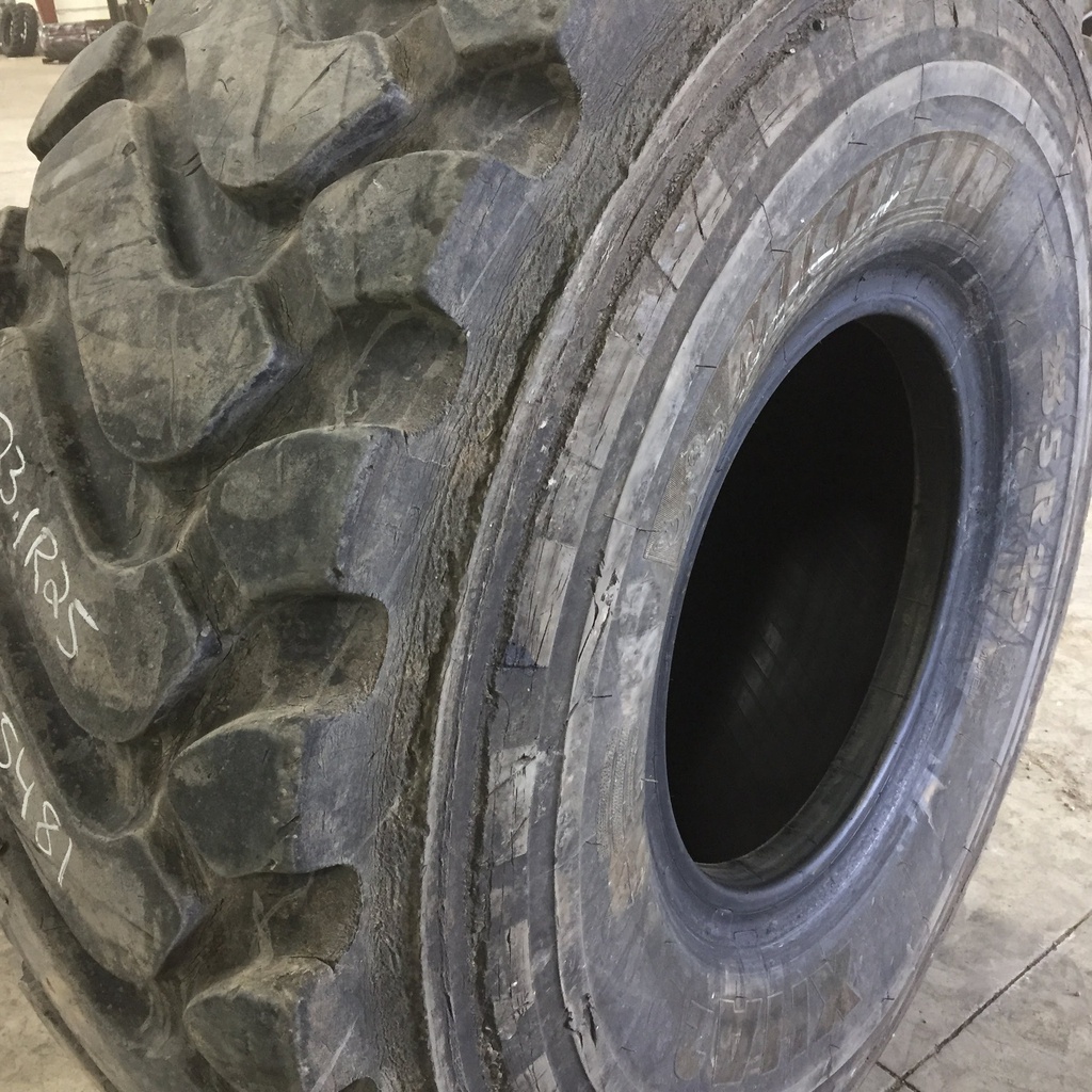 23.5/R25 Michelin XHA2 L-3 195 A2 75%