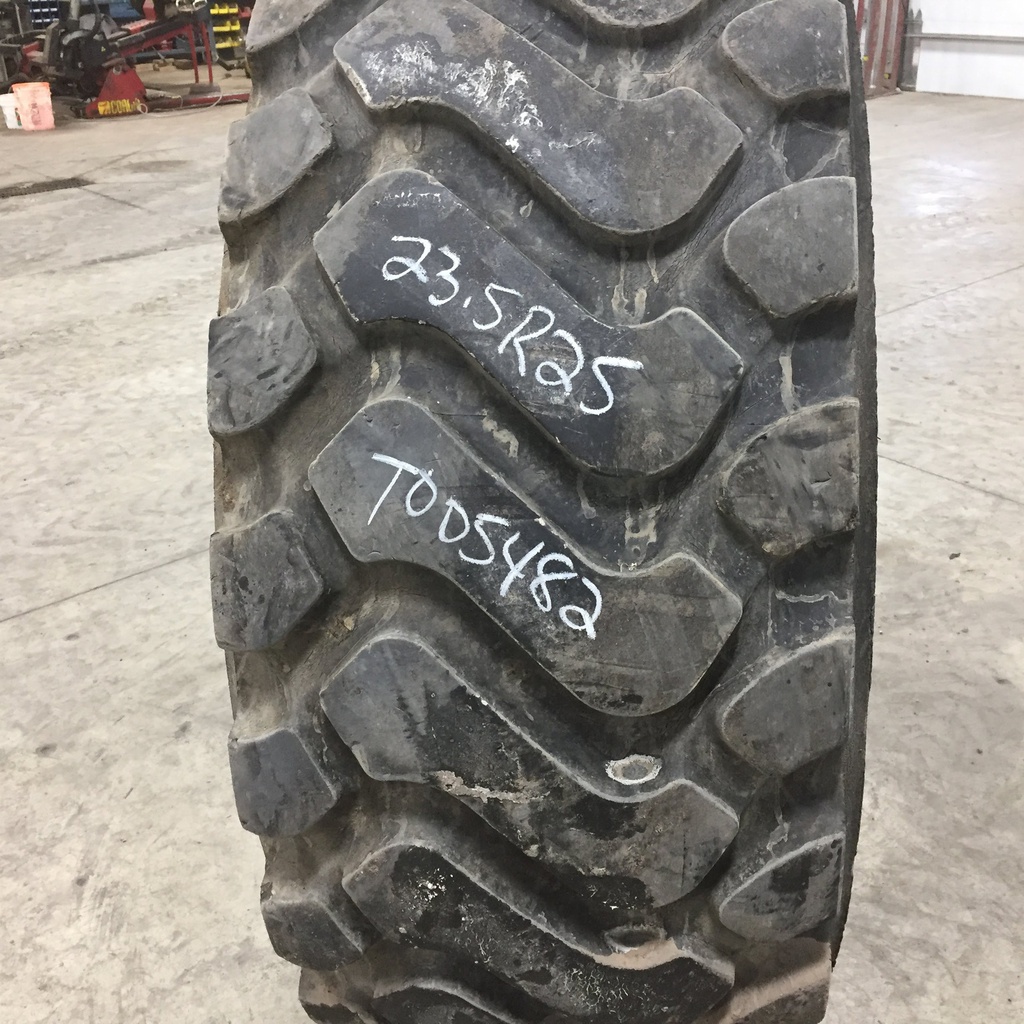 23.5/R25 Michelin XHA2 L-3 195 A2 75%