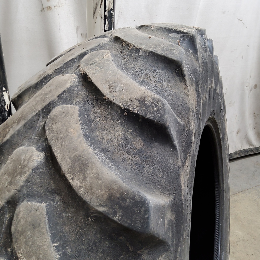 16.9/R30 Firestone Radial All Traction FWD R-1 141 A8, F (12 Ply) 30%