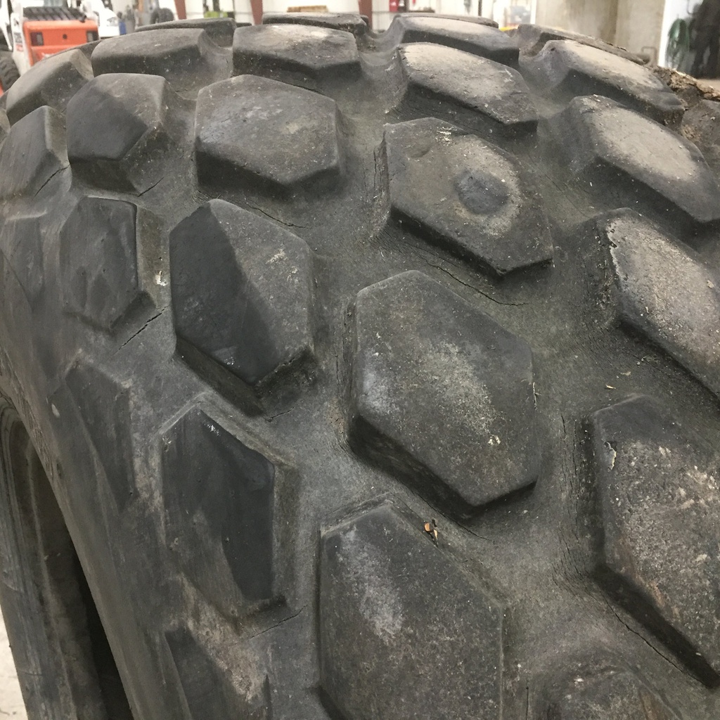 28/L-26 Alliance 330 Multi Purpose R-3, F (12 Ply) 90%