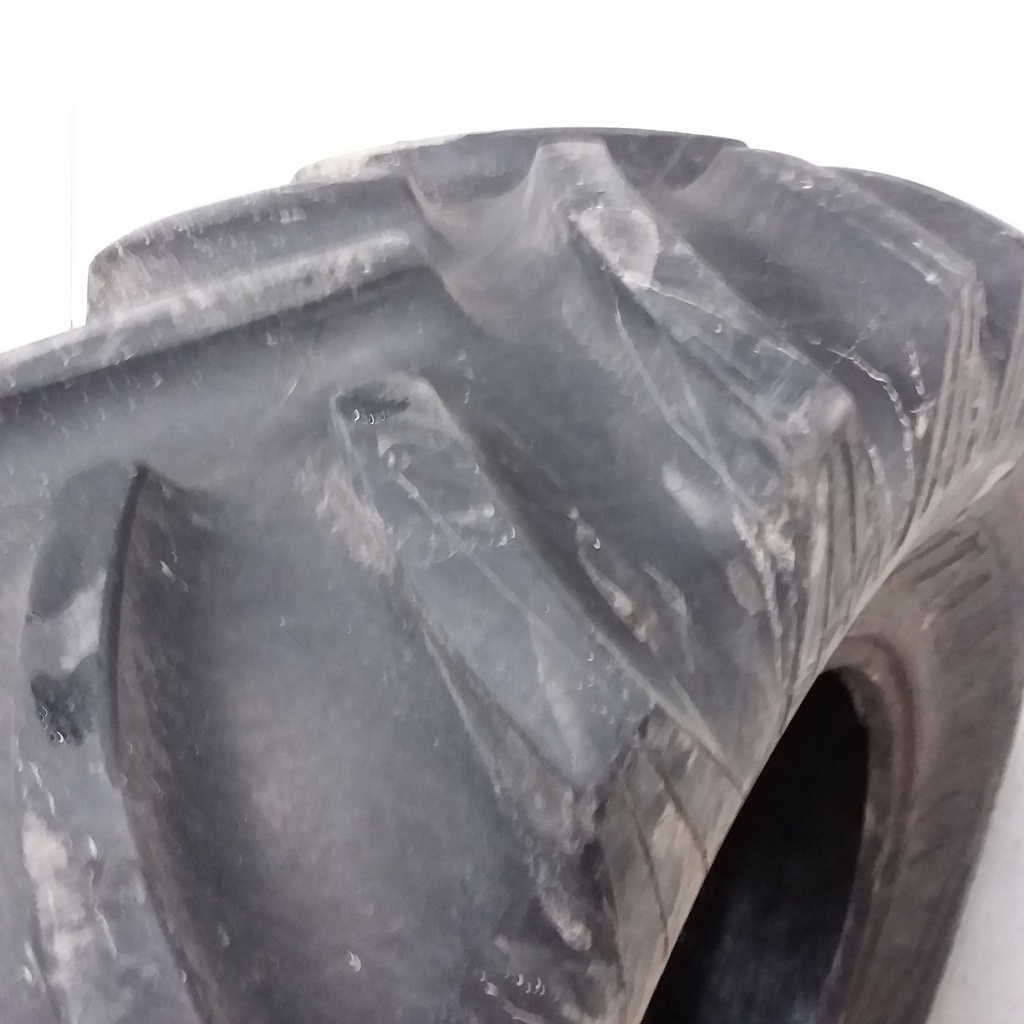 20.8/-34 Titan Farm Hi Traction Lug R-1, D (8 Ply) 90%