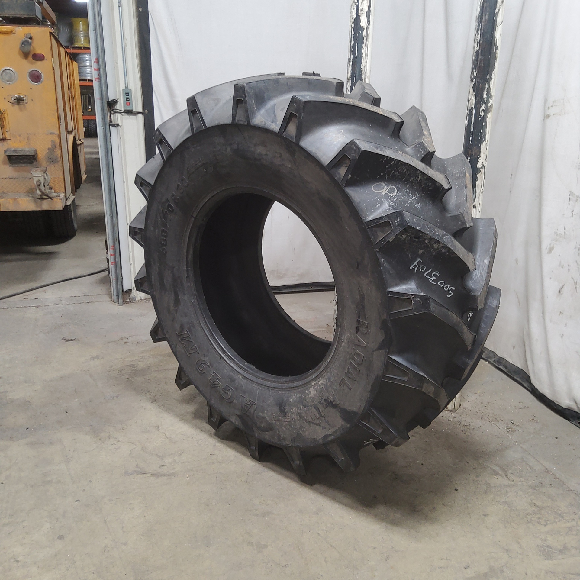 Used600/70R30 Titan Farm AG49M Radial R1W Agricultural Tires for Sales
