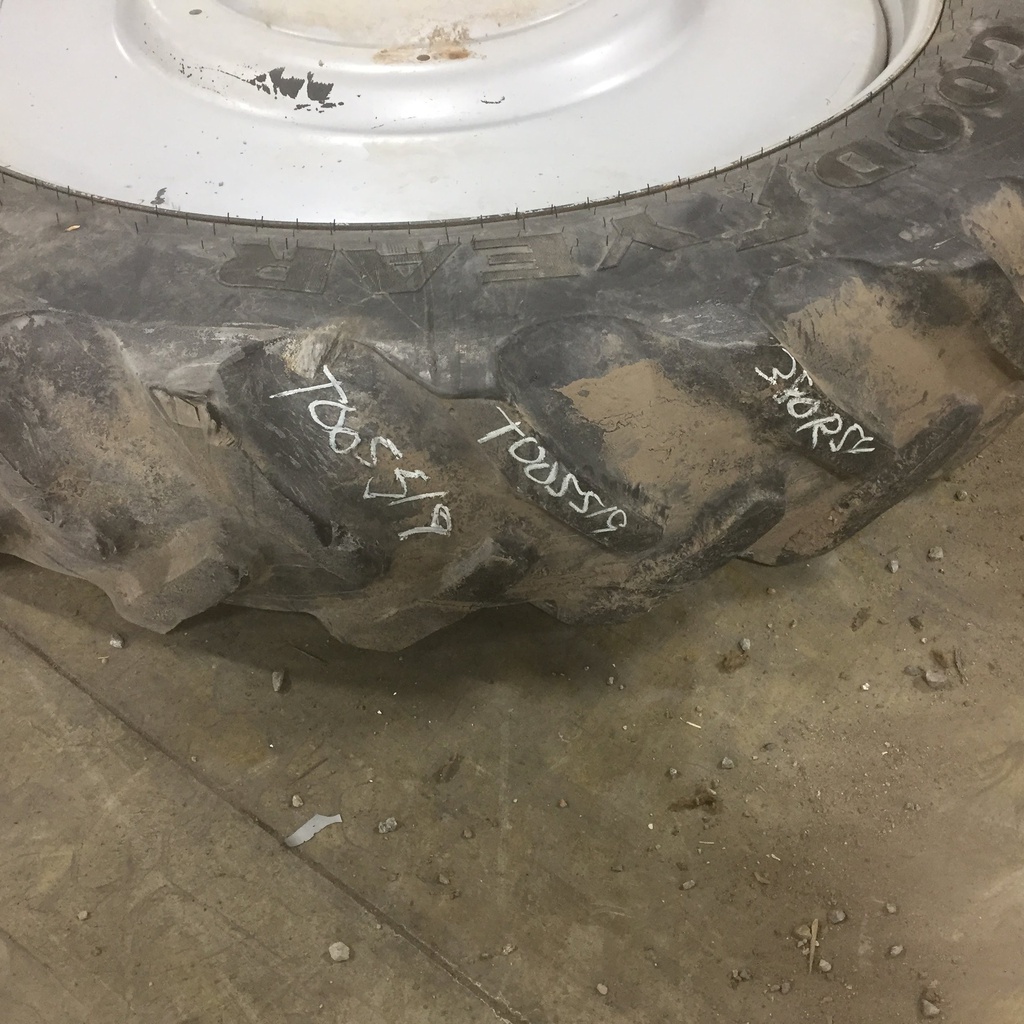 380/90R54 Goodyear Farm DT800 Super Traction R-1W on Case IH Silver Mist 10-Hole Formed Plate W/Weight Holes 40%