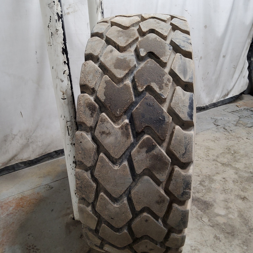 20.5/-25 Titan OTR MXL E-3/L-3, L (20 Ply)