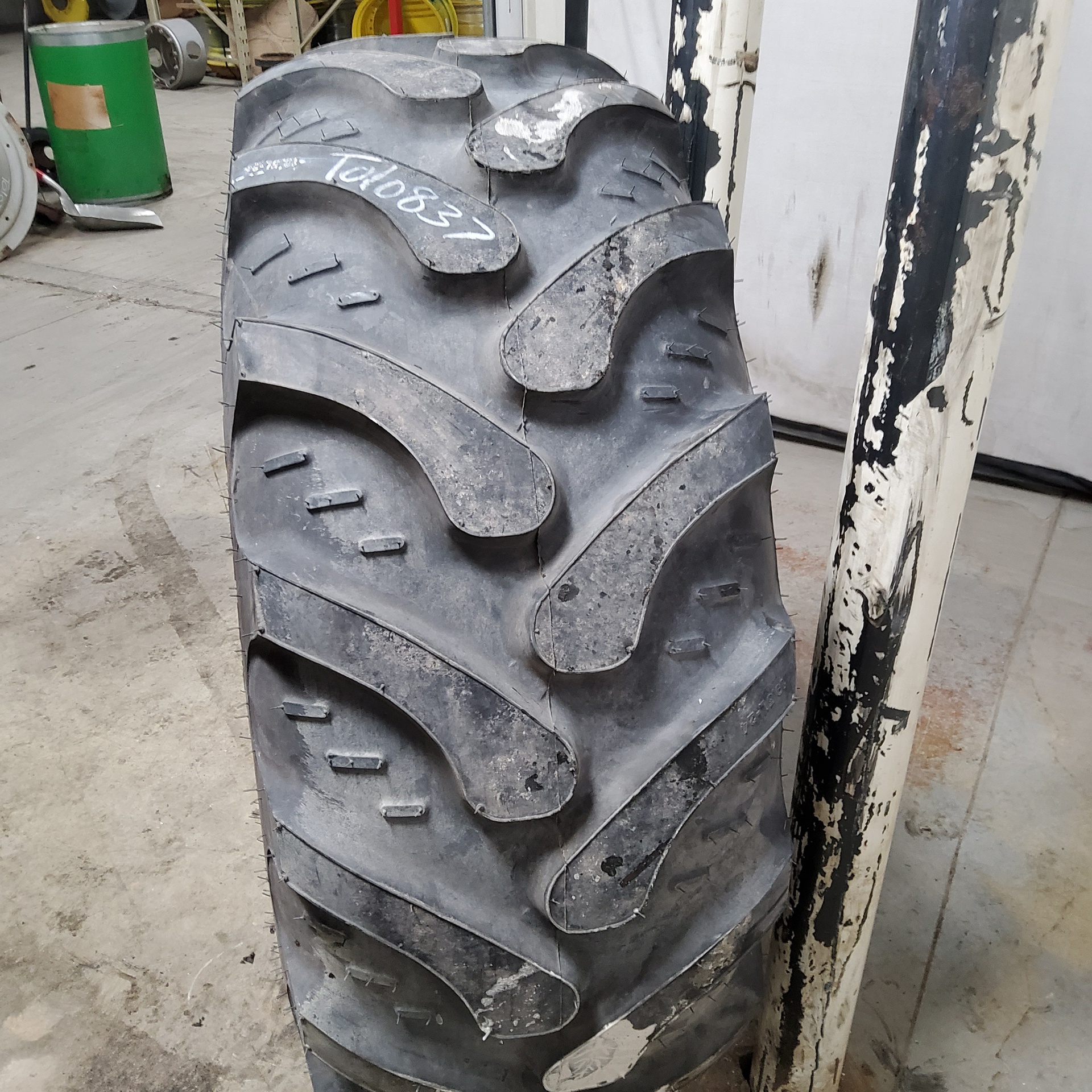 Used19.5/L24 Galaxy Ez Rider R4 Agricultural Tires for Sales NTS