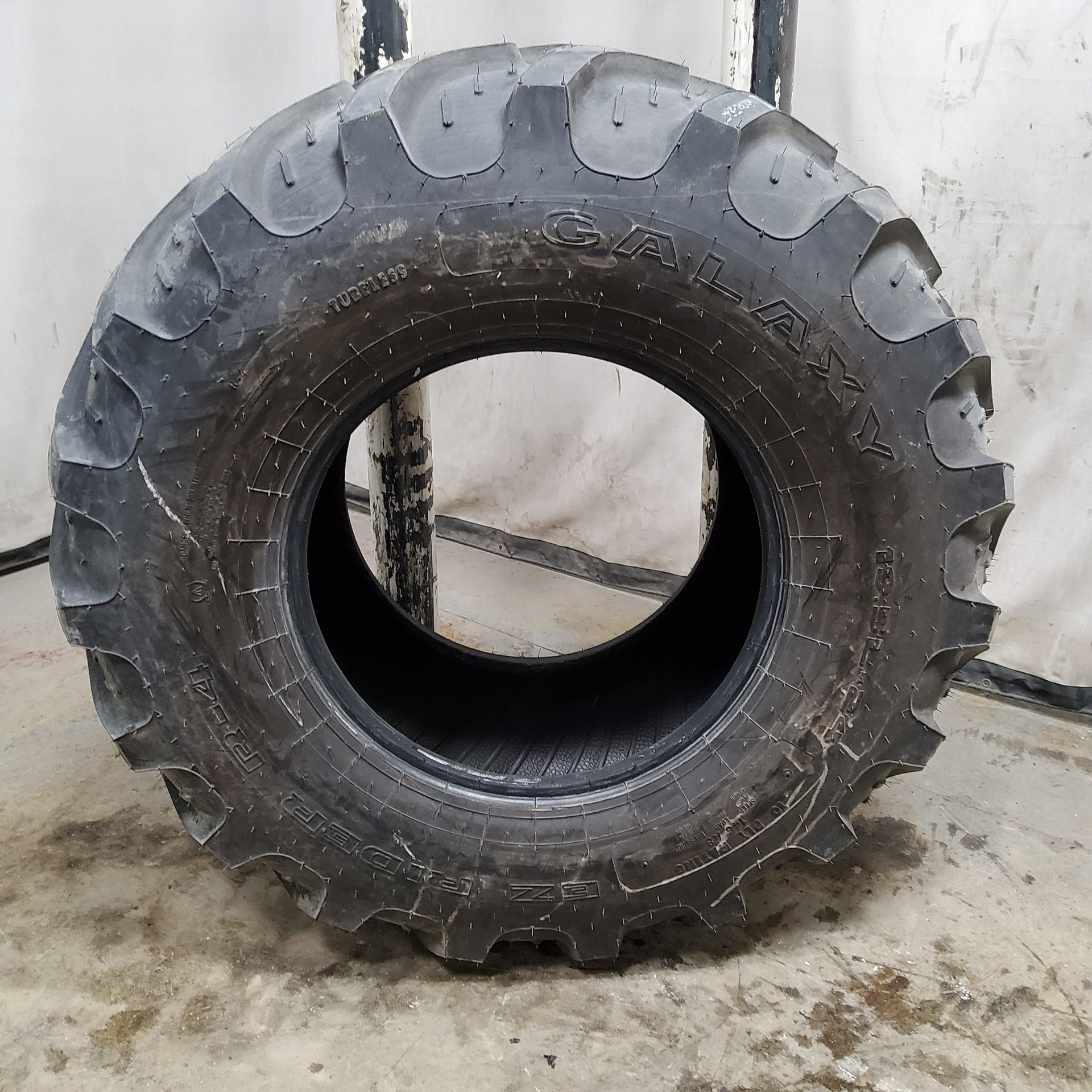 Used19.5/L24 Galaxy Ez Rider R4 Agricultural Tires for Sales NTS