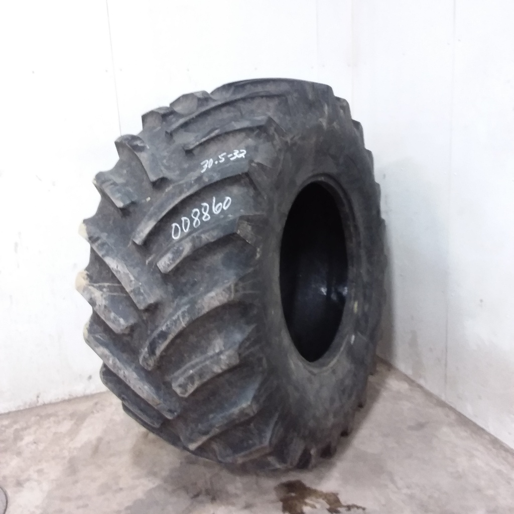 30.5/L-32 Titan Farm Hi Traction Lug R-1, F (12 Ply) 90%