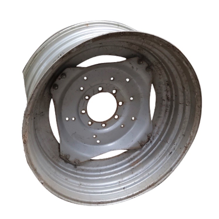 8-Hole Stub Disc (groups of 2 bolts) Center for 38"-54" Rim, Case IH Silver Mist