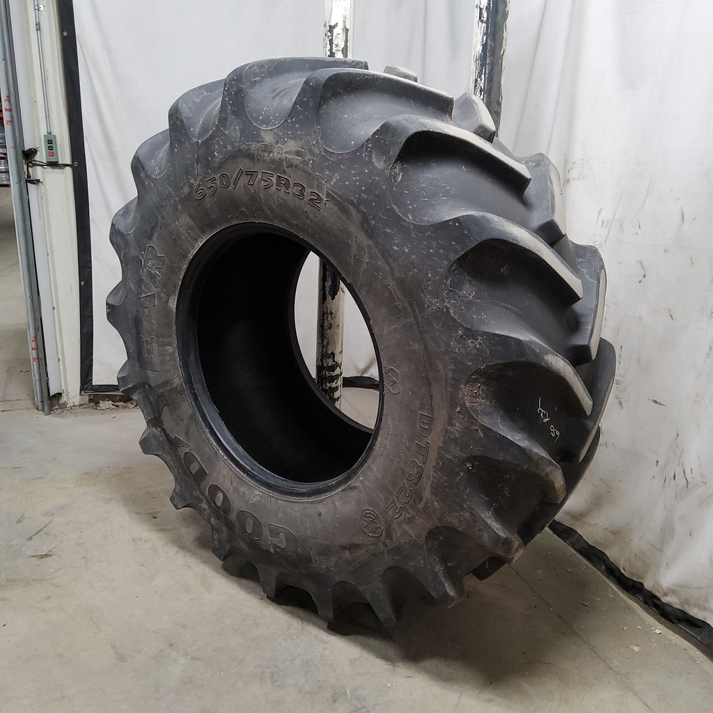 650/75R32 Goodyear Farm DT822 Radial R-1W 172 A8 85%