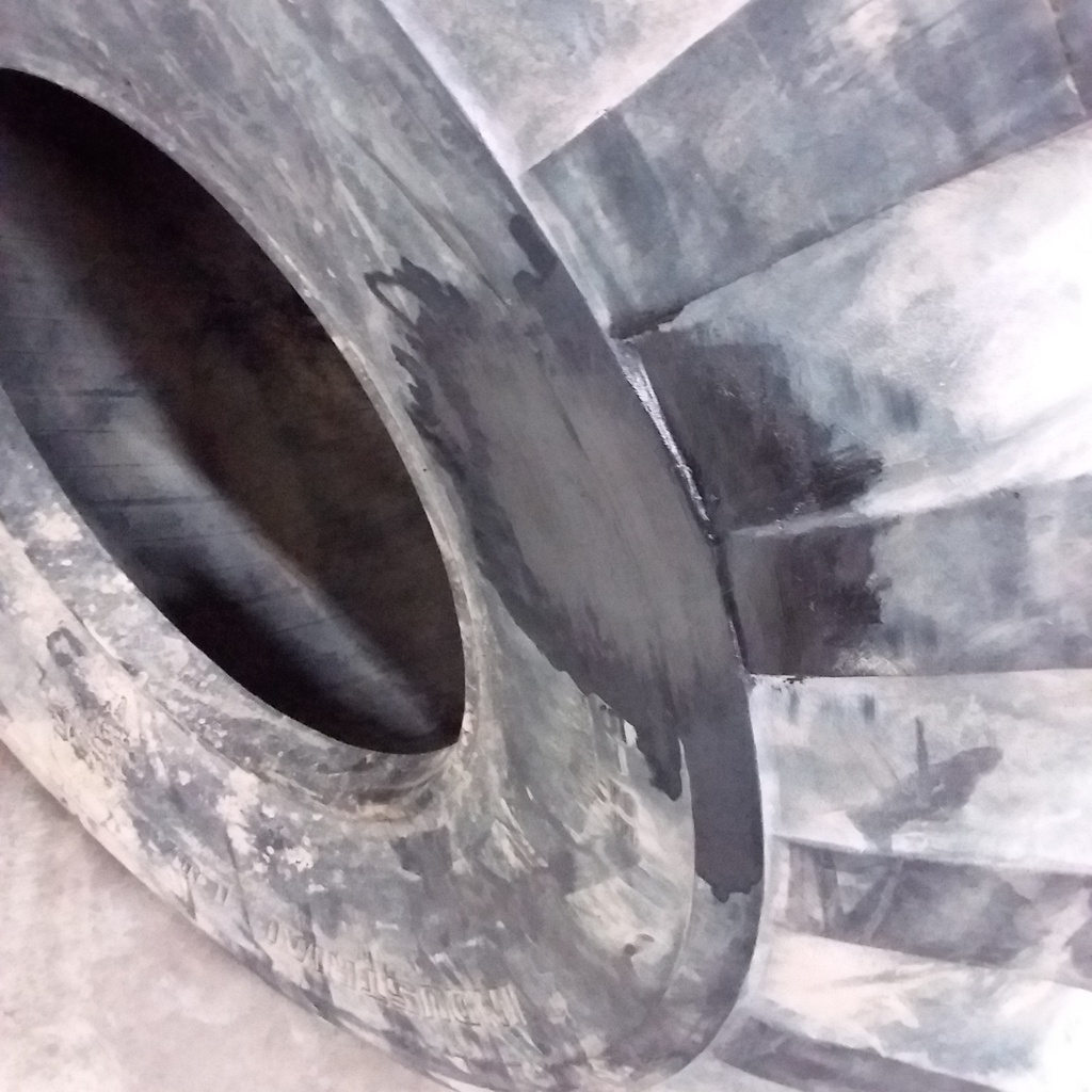 23.5/-25 Power King Industrial Loader L-2, H (16 Ply) 95%