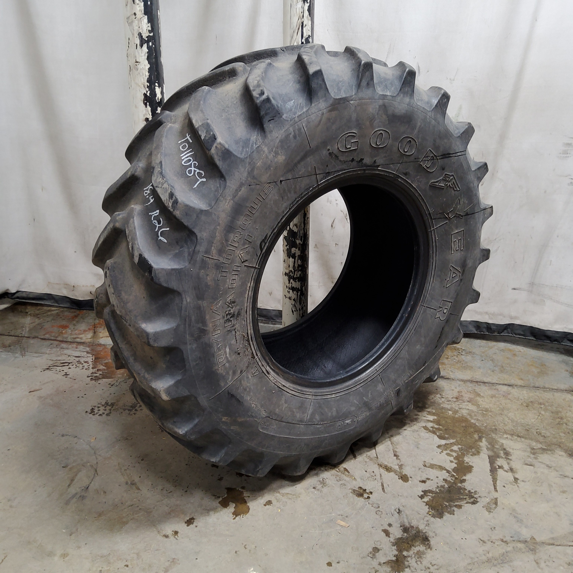 Used18.4/R26 Goodyear Farm Dyna Torque Radial II R-1 Agricultural Tires ...