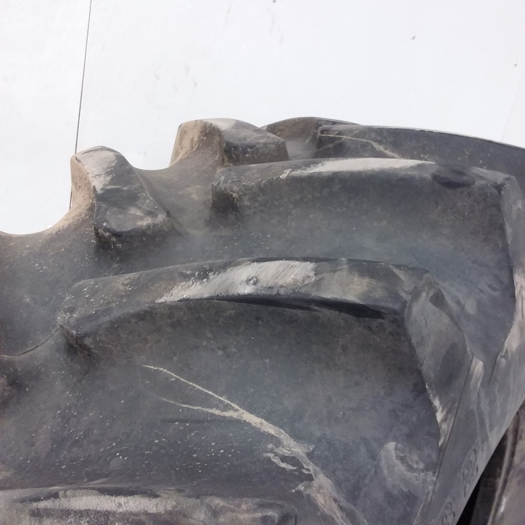 24.5/-32 Firestone Super All Traction 23 R-1, F (12 Ply) 99%