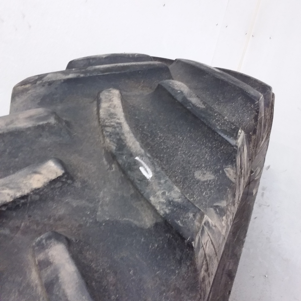 20.8/-34 Titan Farm Hi Traction Lug R-1, D (8 Ply) 90%