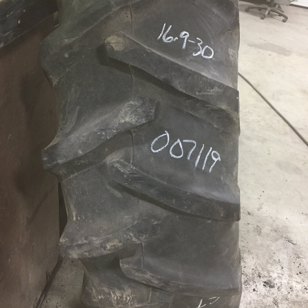 16.9/-30 Firestone Traction Field & Road R-1, C (6 Ply) 65%