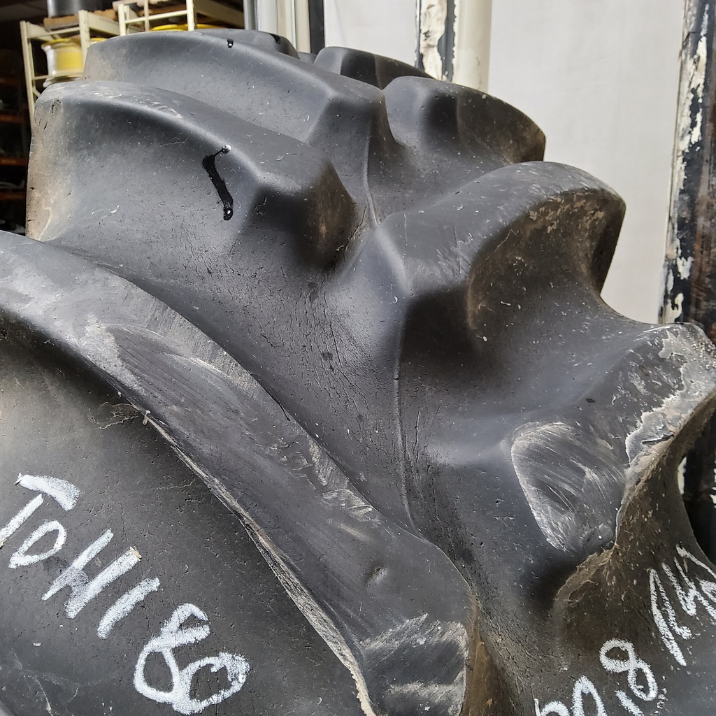 20.8/R42 Armstrong Hi Traction Lug R-1 155 A8, F (12 Ply) 80%