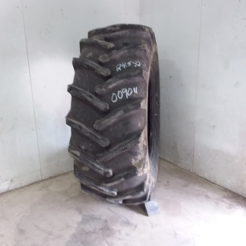 24.5/-32 Samson Farm Rear Agri-Track R-1+ (R-1C), F (12 Ply) 75%