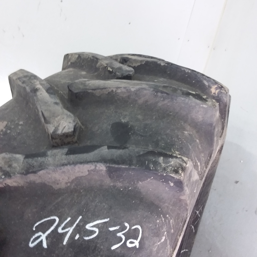 24.5/-32 Samson Farm Rear Agri-Track R-1+ (R-1C), F (12 Ply) 75%