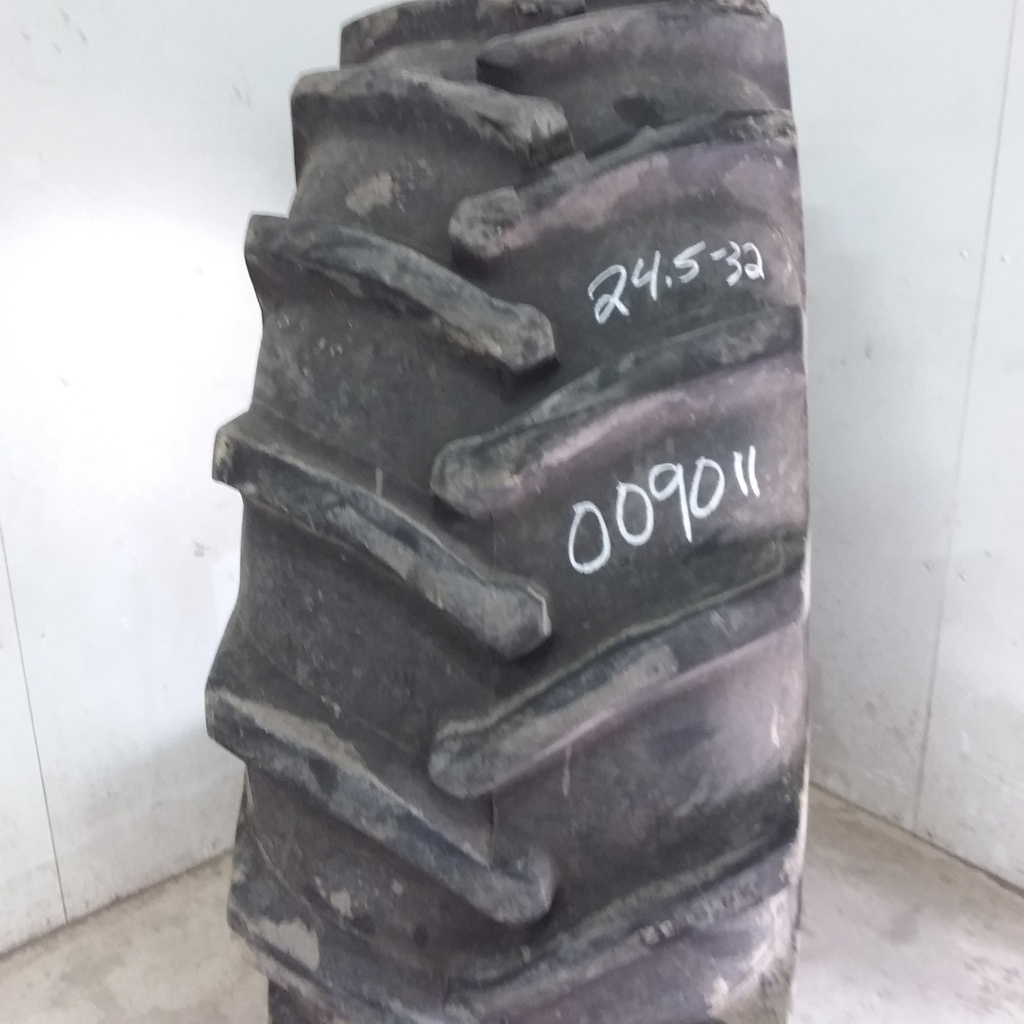 24.5/-32 Samson Farm Rear Agri-Track R-1+ (R-1C), F (12 Ply) 75%