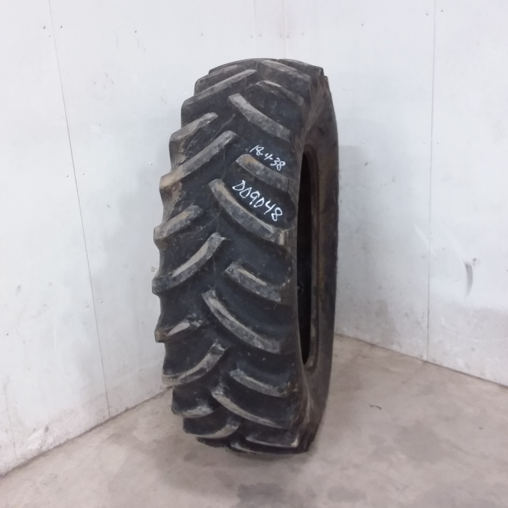 18.4/R38 Titan Farm Hi Traction Lug Radial R-1 141A8/B 75%