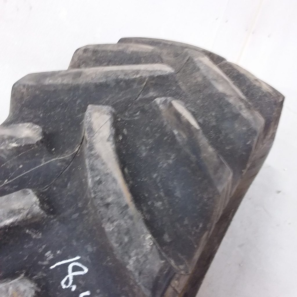 18.4/R38 Titan Farm Hi Traction Lug Radial R-1 141A8/B 75%