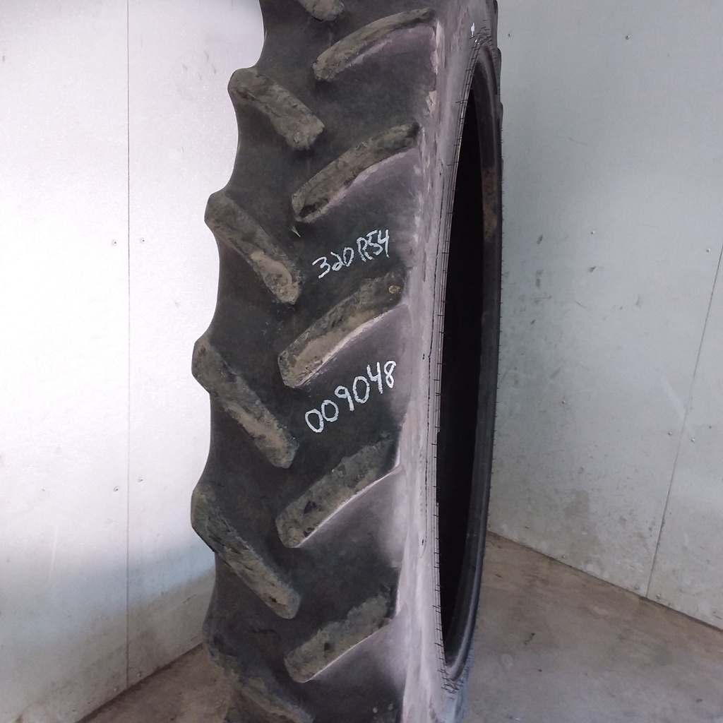 18.4/R38 Titan Farm Hi Traction Lug Radial R-1 141A8/B 75%