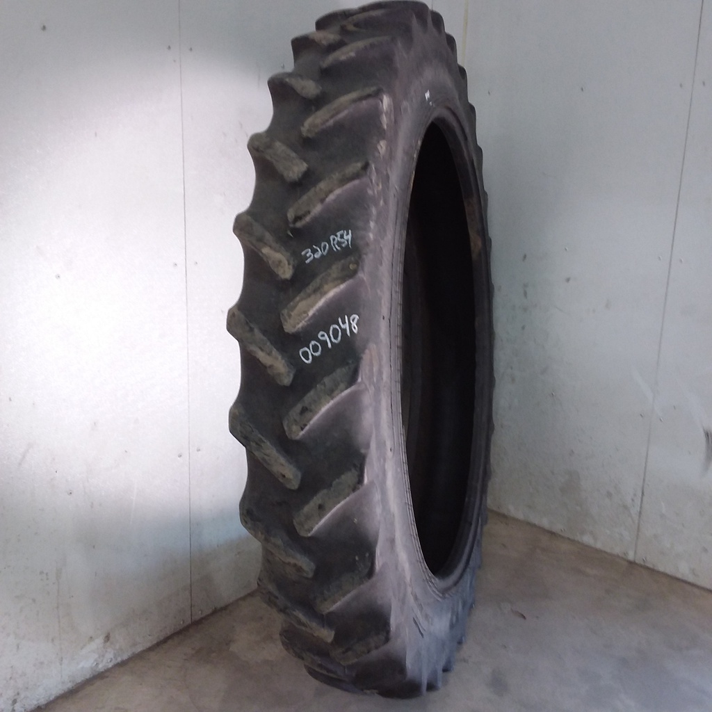 18.4/R38 Titan Farm Hi Traction Lug Radial R-1 141A8/B 75%